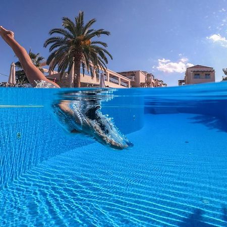 Isida Hotel Agia Marina エクステリア 写真