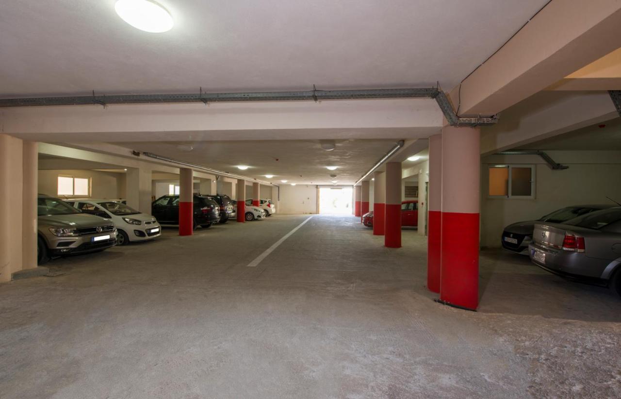 Isida Hotel Agia Marina エクステリア 写真