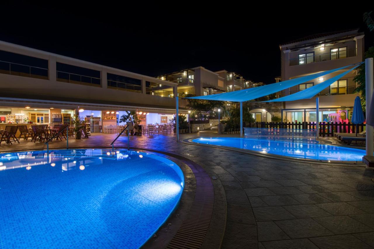 Isida Hotel Agia Marina エクステリア 写真