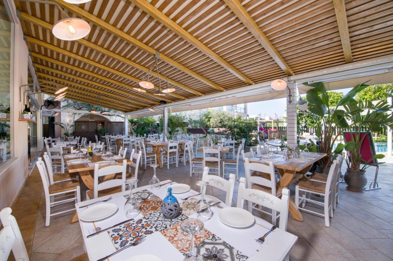 Isida Hotel Agia Marina エクステリア 写真