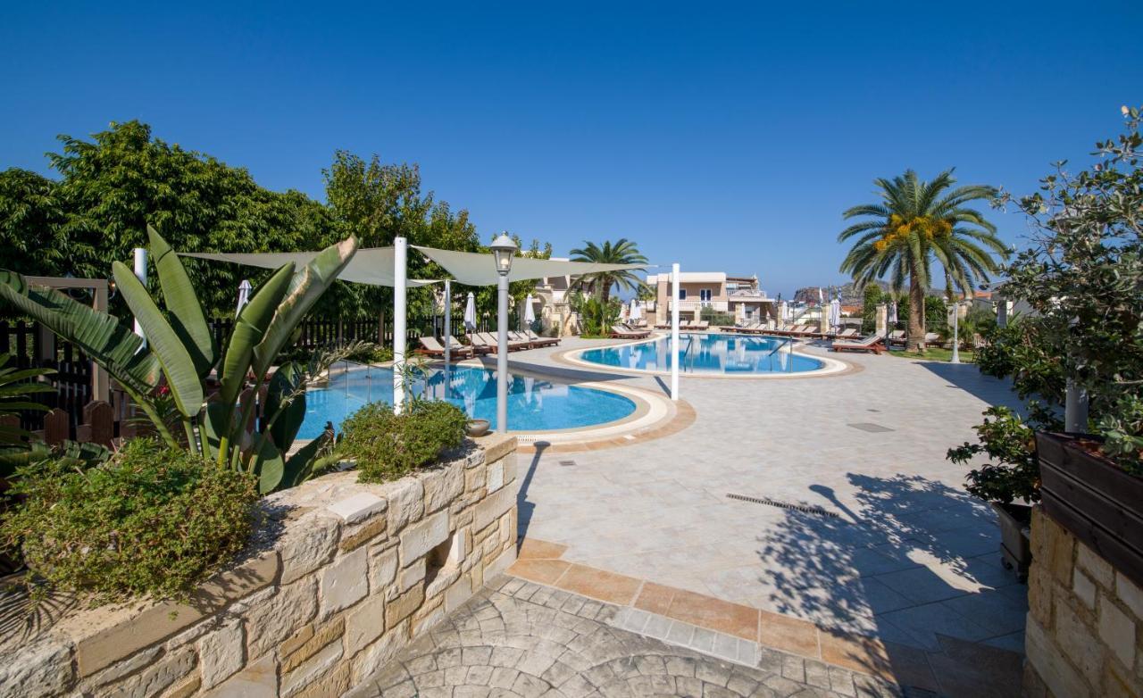 Isida Hotel Agia Marina エクステリア 写真