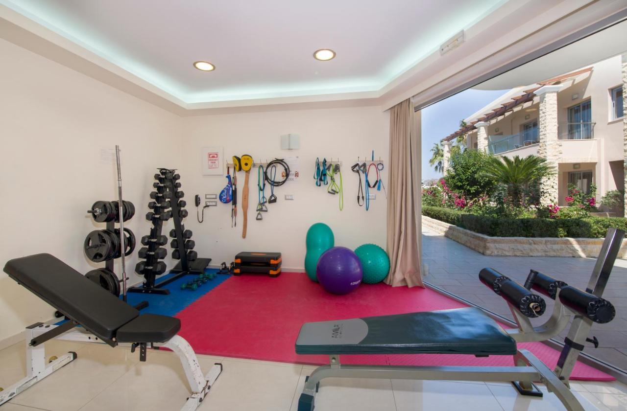 Isida Hotel Agia Marina エクステリア 写真