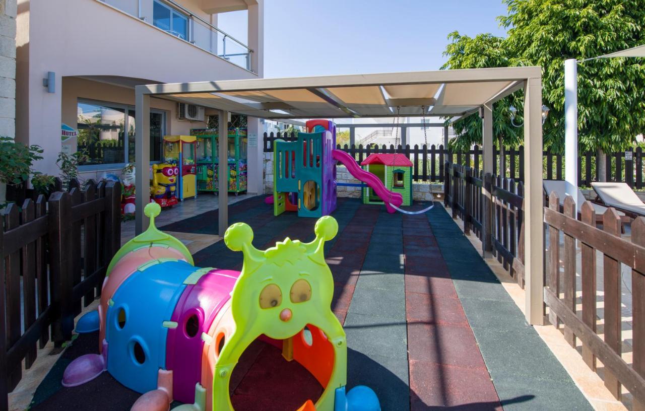 Isida Hotel Agia Marina エクステリア 写真