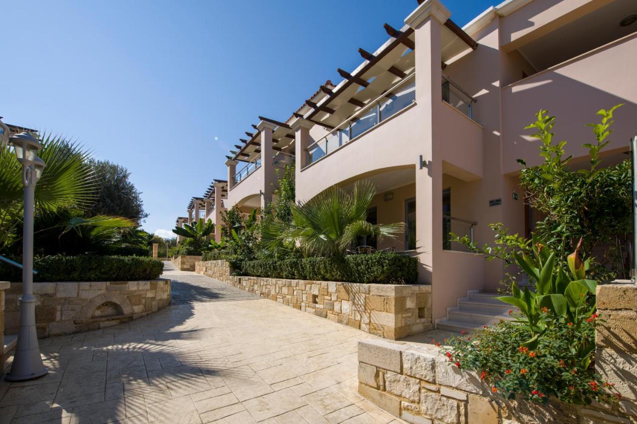 Isida Hotel Agia Marina エクステリア 写真