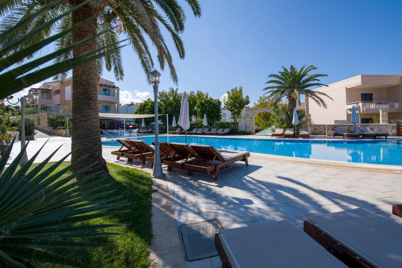 Isida Hotel Agia Marina エクステリア 写真