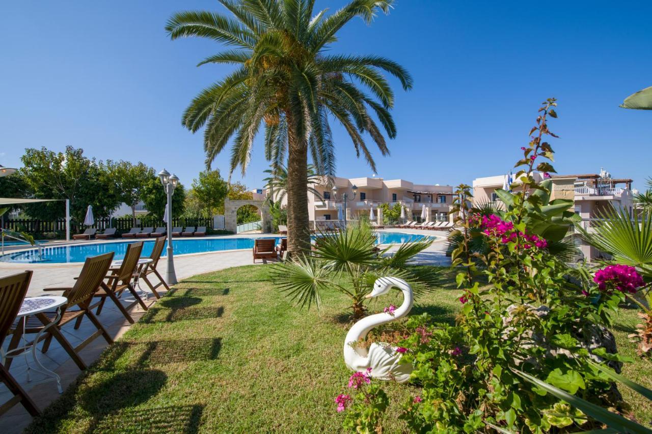 Isida Hotel Agia Marina エクステリア 写真
