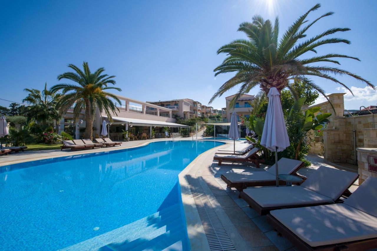 Isida Hotel Agia Marina エクステリア 写真