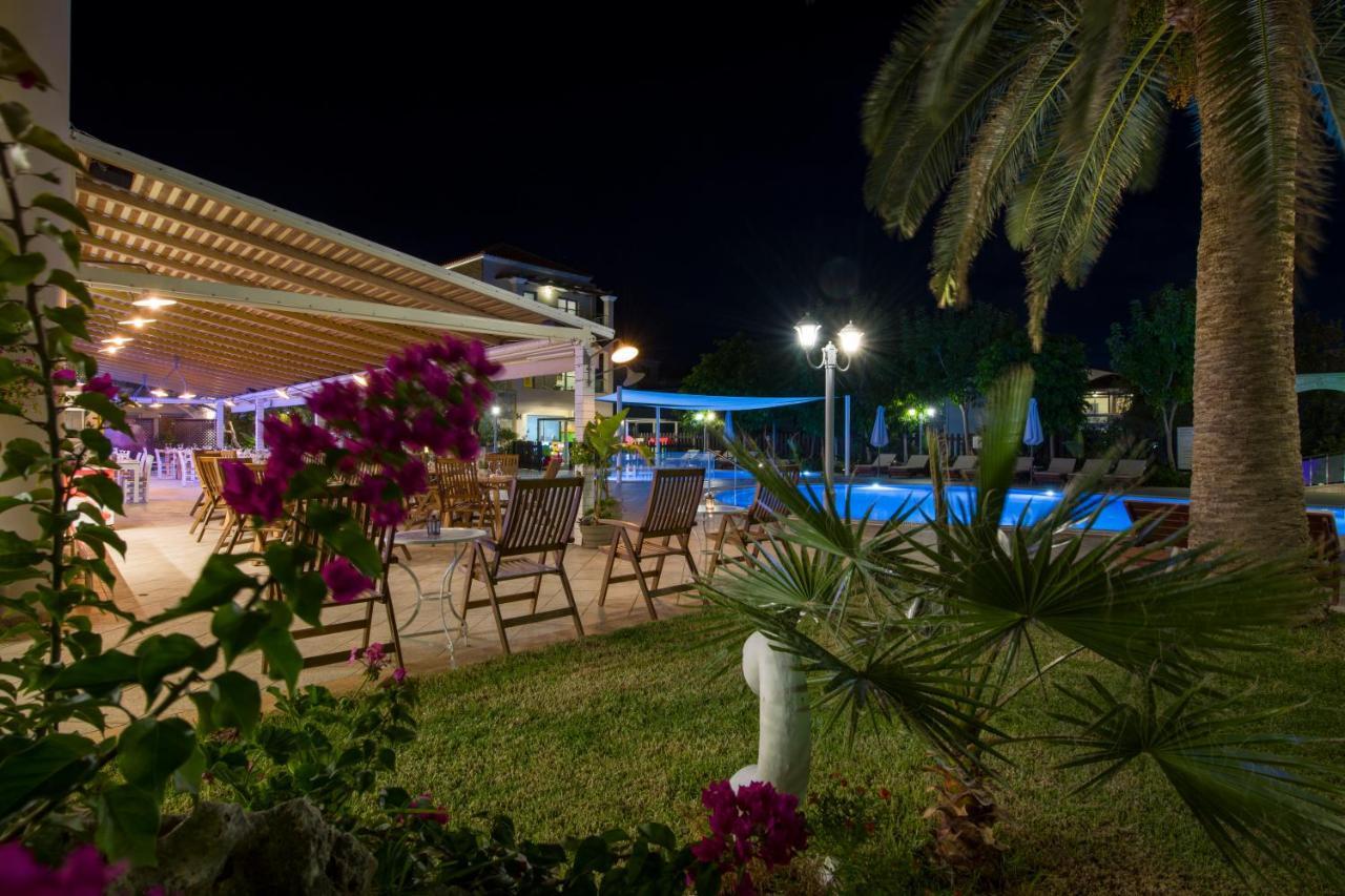 Isida Hotel Agia Marina エクステリア 写真