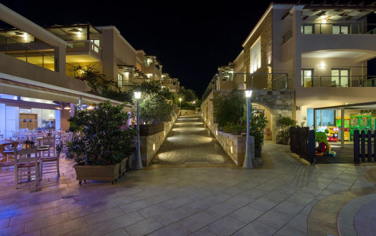 Isida Hotel Agia Marina エクステリア 写真