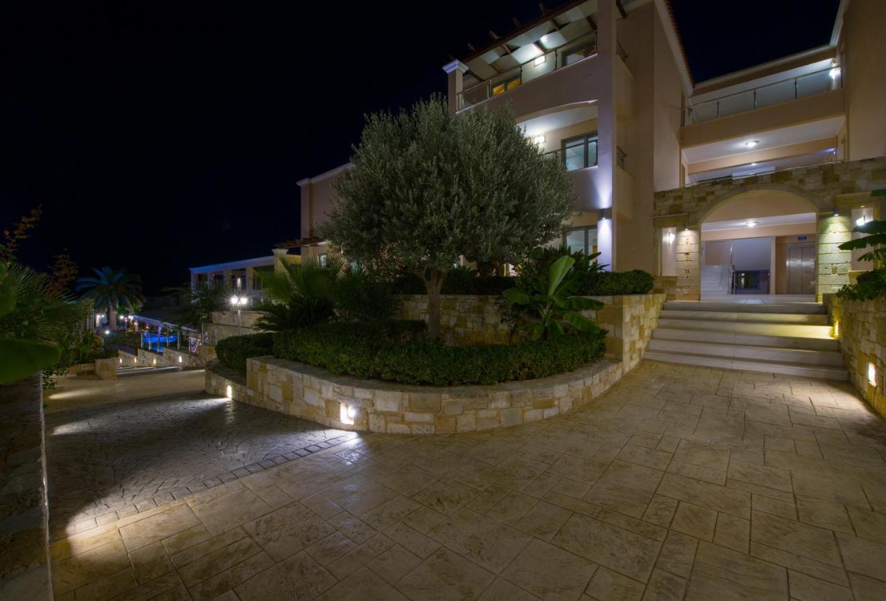 Isida Hotel Agia Marina エクステリア 写真