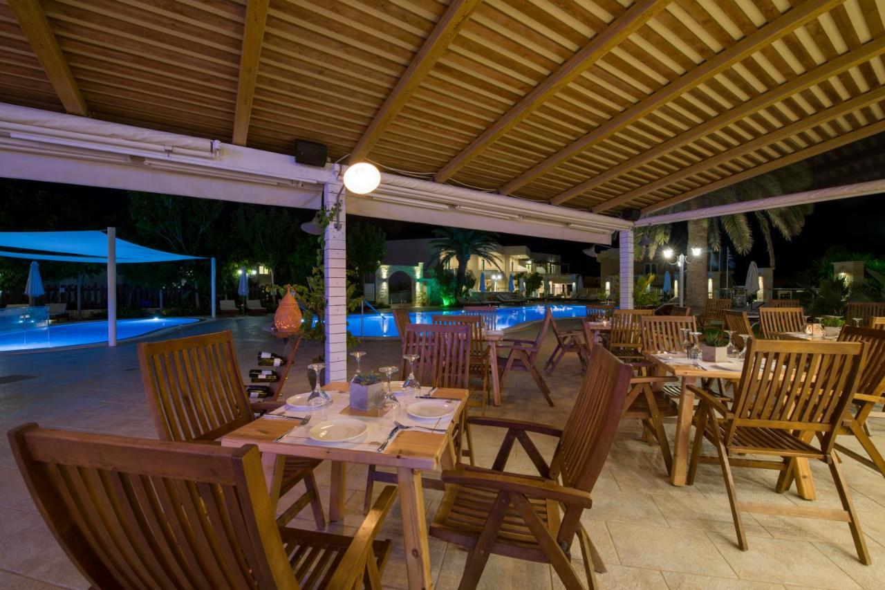 Isida Hotel Agia Marina エクステリア 写真