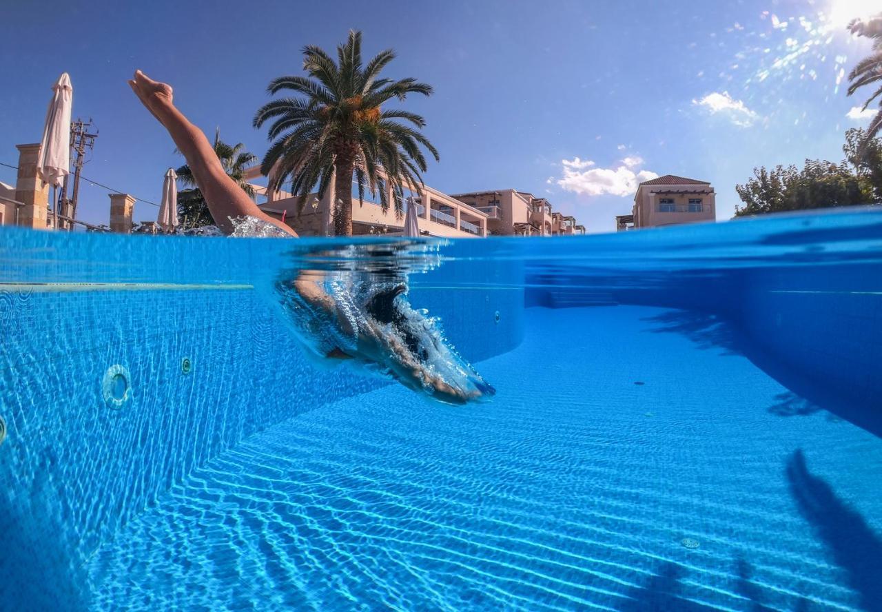 Isida Hotel Agia Marina エクステリア 写真
