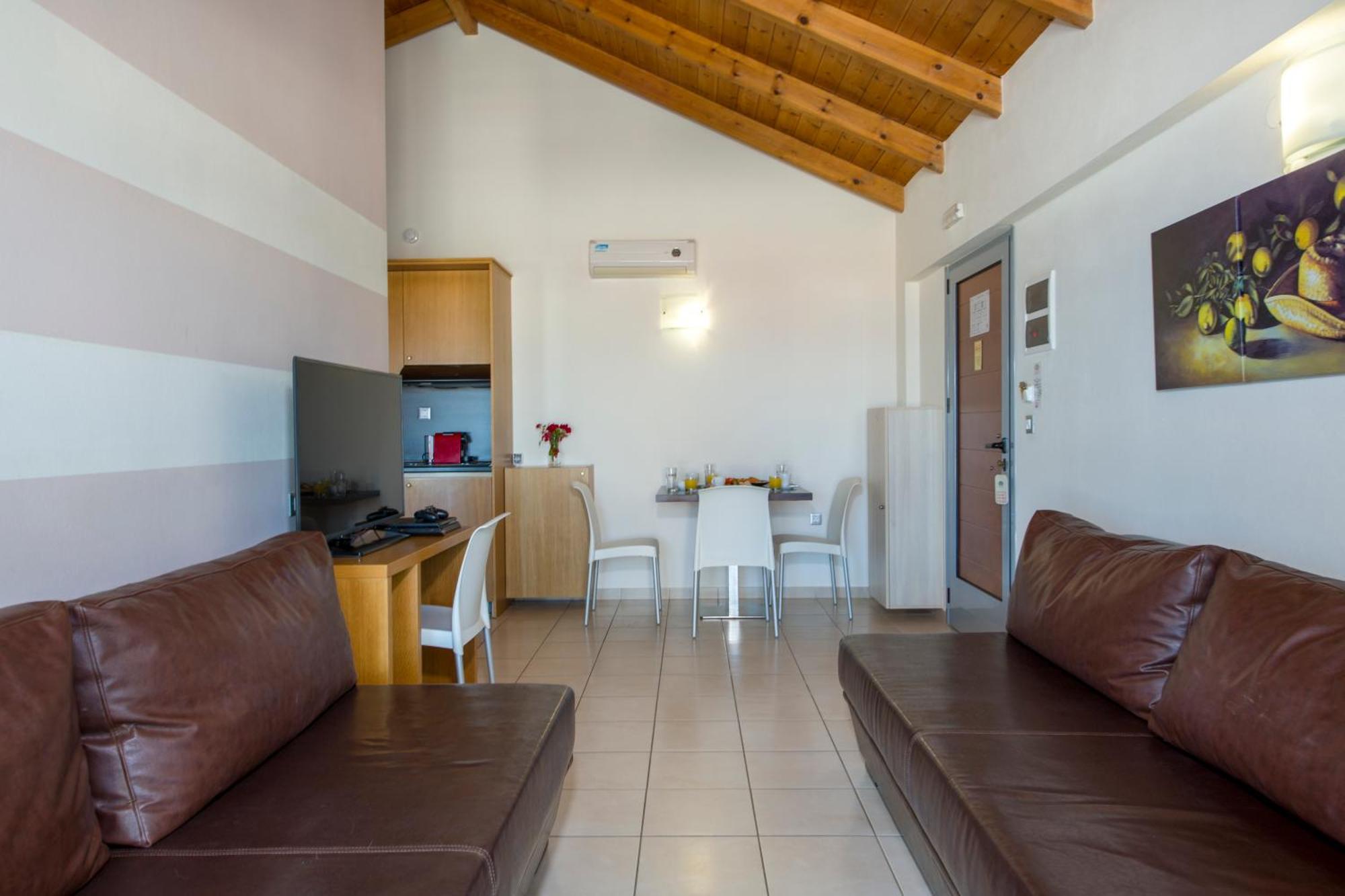 Isida Hotel Agia Marina エクステリア 写真