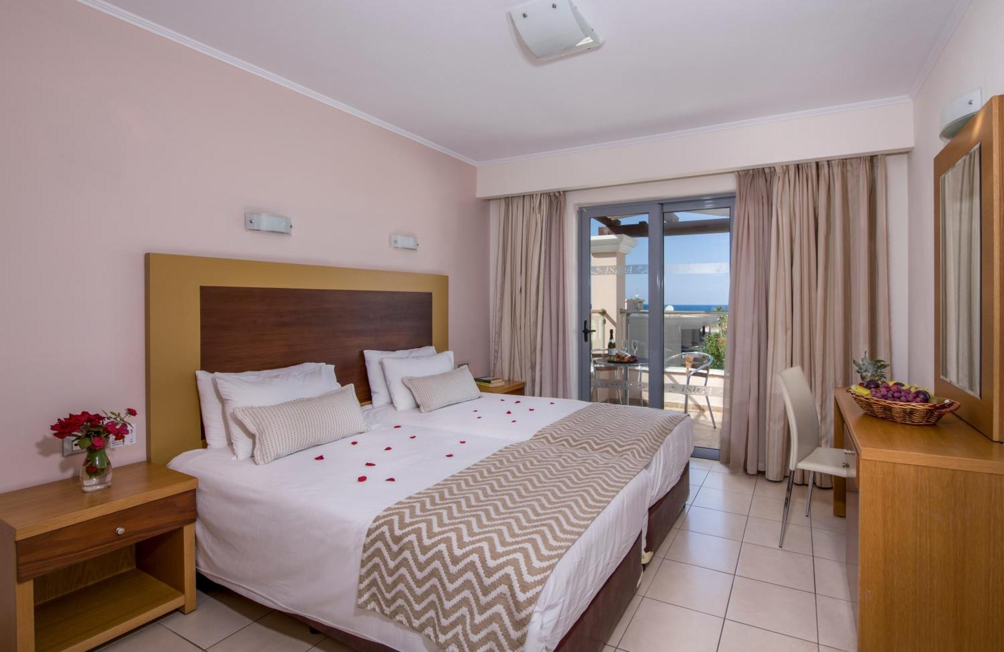 Isida Hotel Agia Marina エクステリア 写真